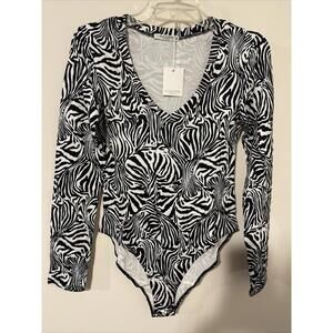 Mangopop Womens Medium Black Animal Print Long Sleeved Vneck Bodysuit NWT! A2545